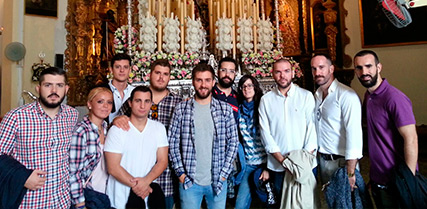 El grupo joven de la hermandad organizó un viaje a la Magna Mariana de Écija